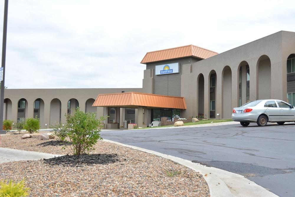 Days Inn By Wyndham West Des Moines Exterior photo