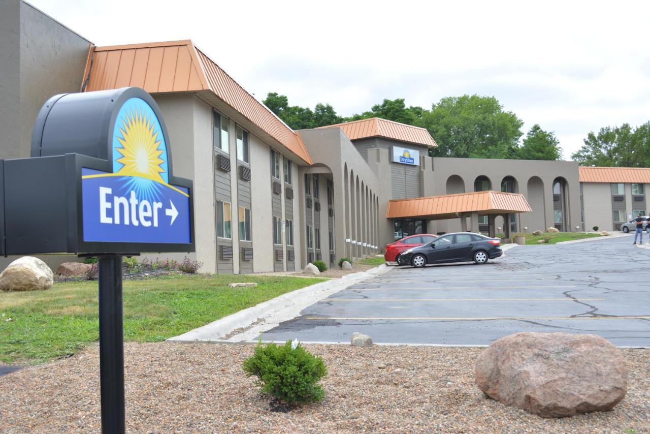 Days Inn By Wyndham West Des Moines Exterior photo